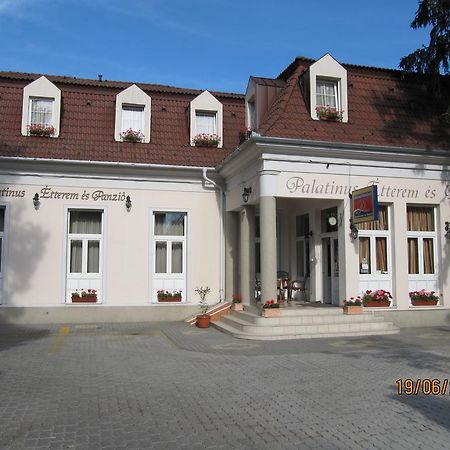 Goecsej Palatinus Etterem Es Panzio Aparthotel Zalaegerszeg Exteriör bild